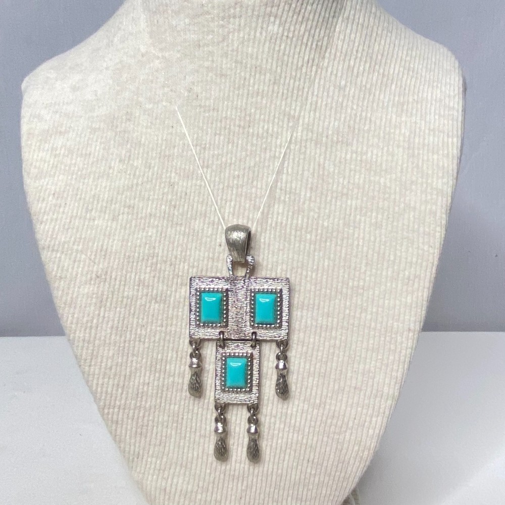 💎Sarah Covington Pendant Square Silver Tone Green Stone Plates With Tassels